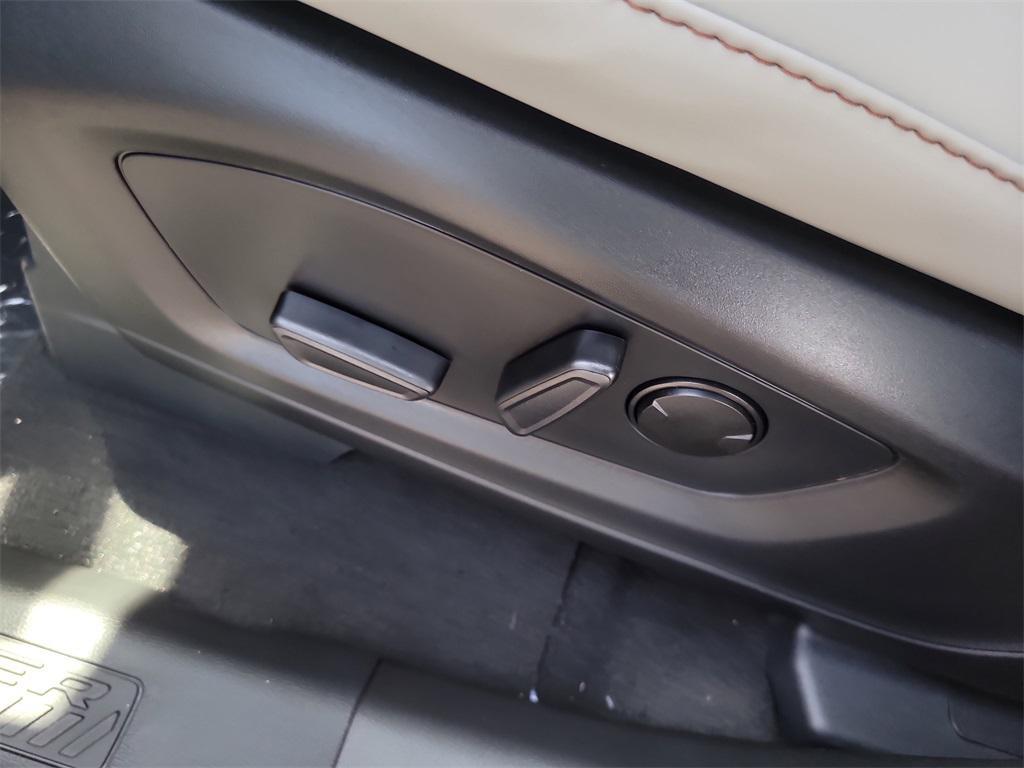 new 2025 Ford Explorer car, priced at $40,967
