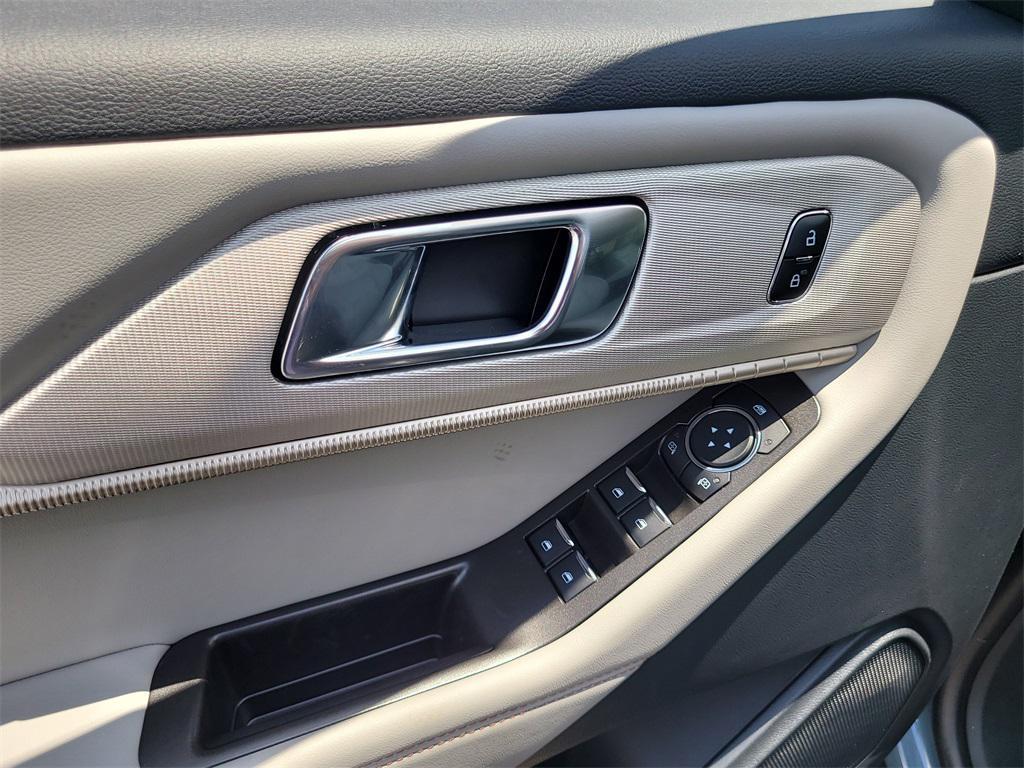 new 2025 Ford Explorer car, priced at $40,967