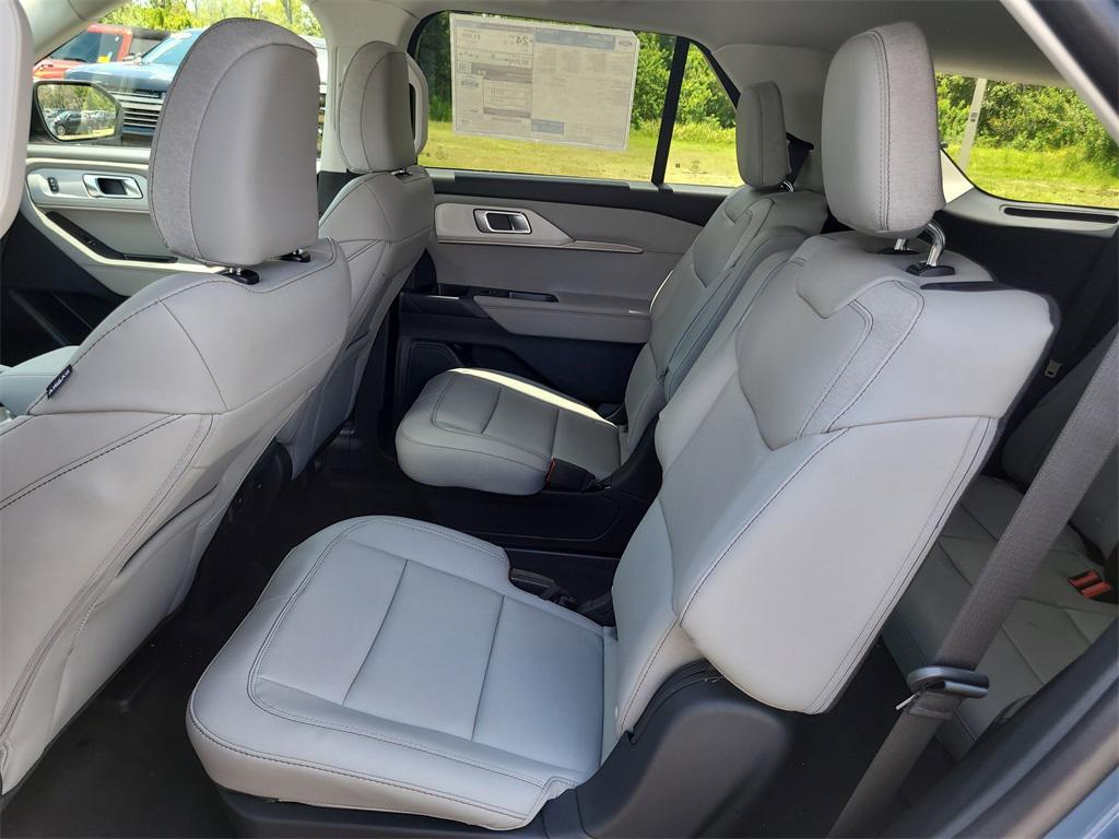 new 2025 Ford Explorer car, priced at $40,967