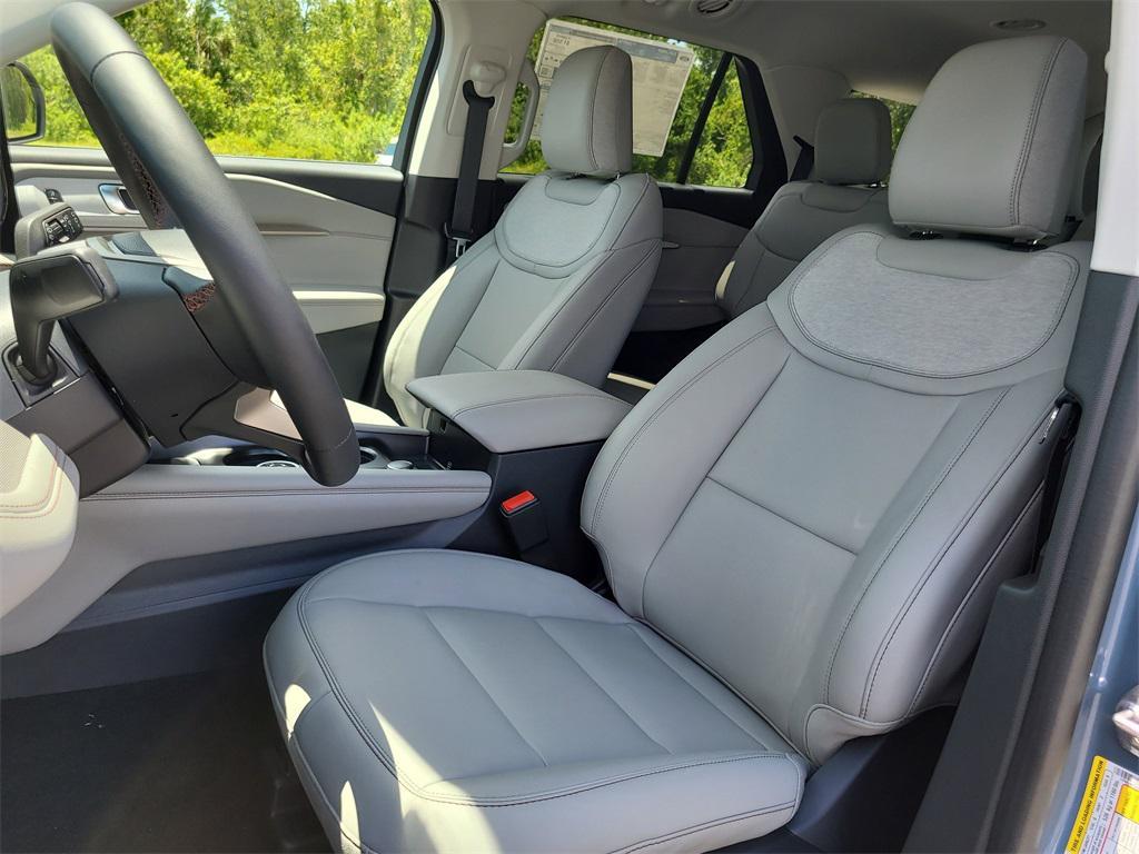 new 2025 Ford Explorer car, priced at $40,967