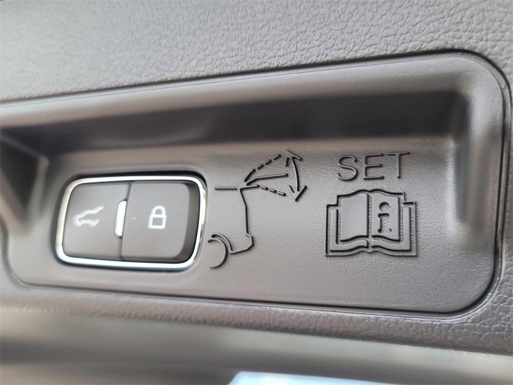new 2025 Ford Explorer car, priced at $40,967