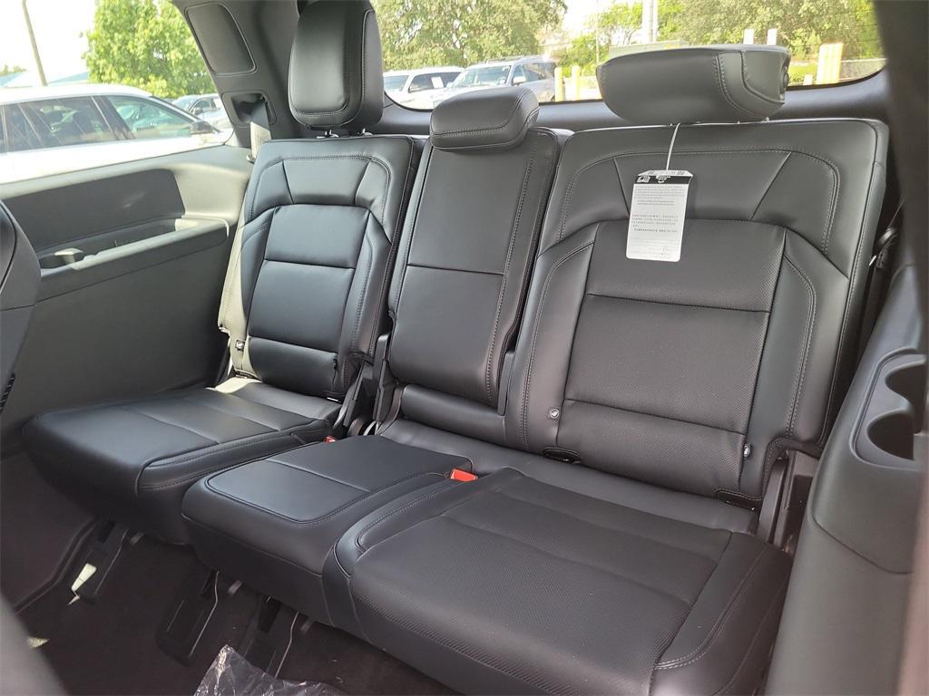 new 2025 Lincoln Navigator car, priced at $104,822