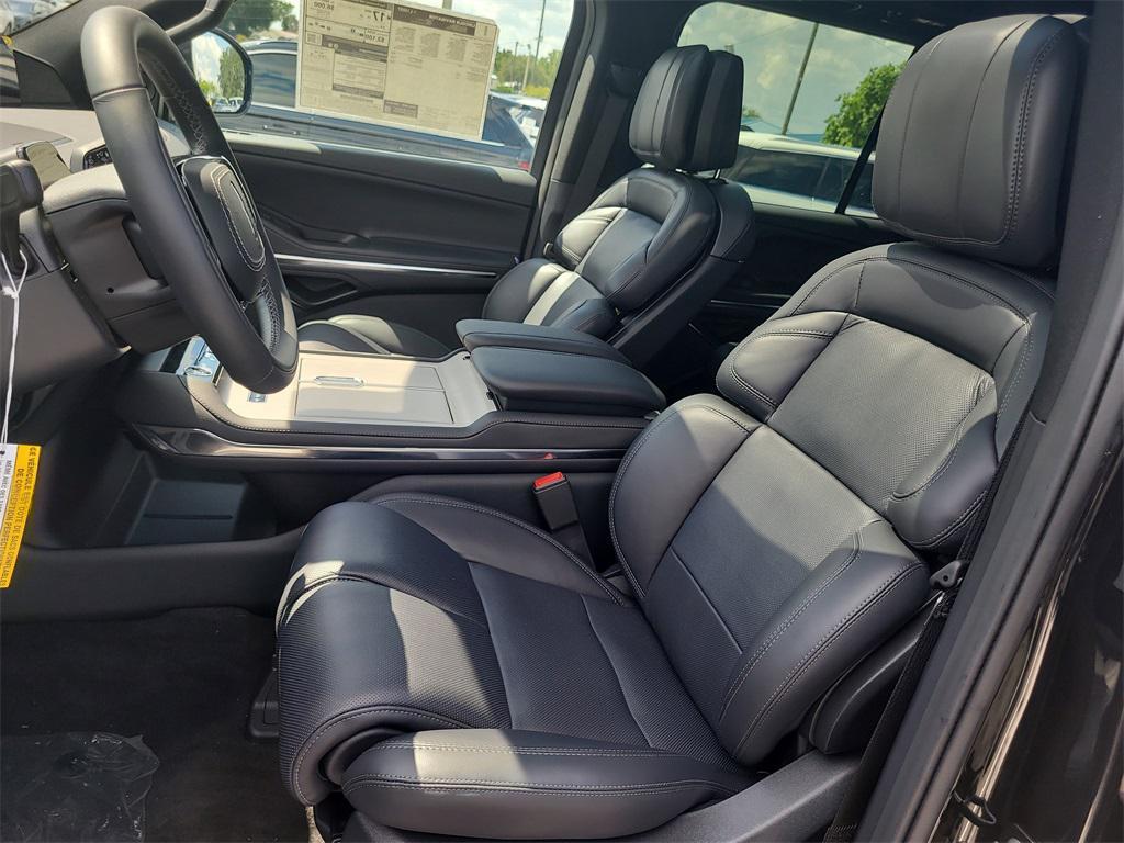new 2025 Lincoln Navigator car, priced at $104,822