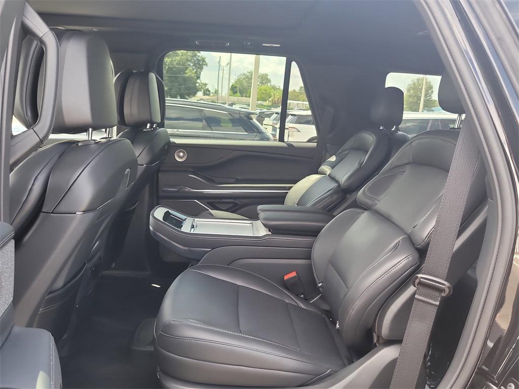 new 2025 Lincoln Navigator car, priced at $104,822