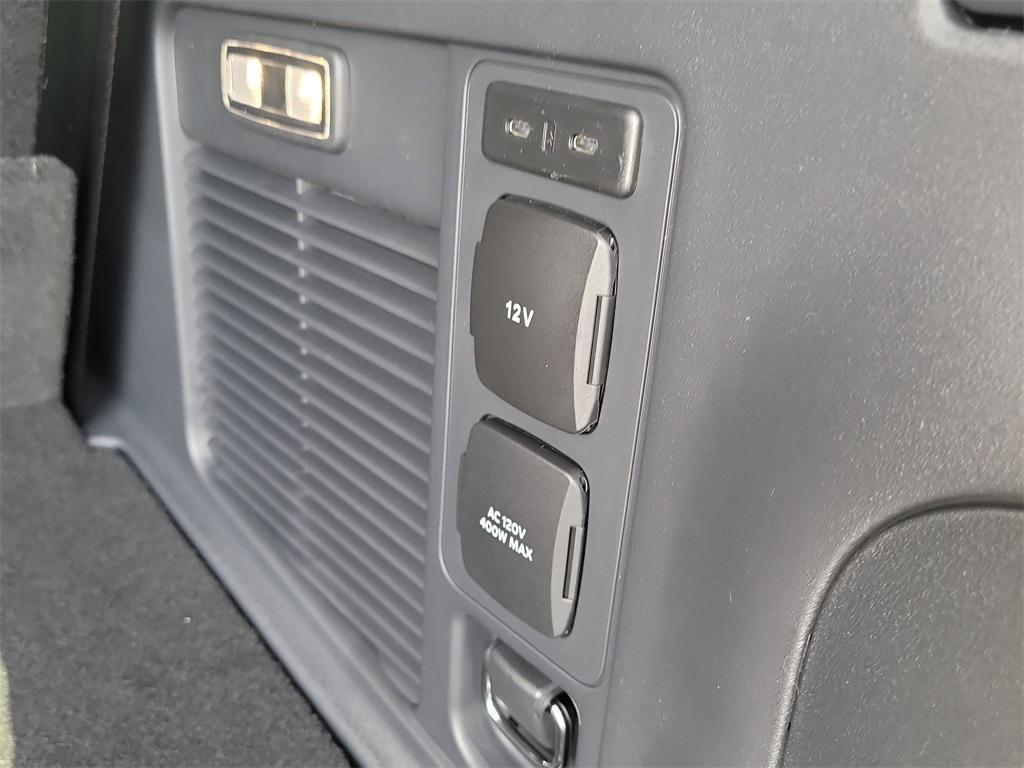 new 2025 Lincoln Navigator car, priced at $104,822