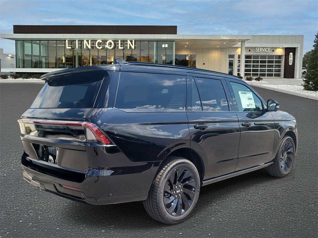new 2025 Lincoln Navigator car, priced at $104,822