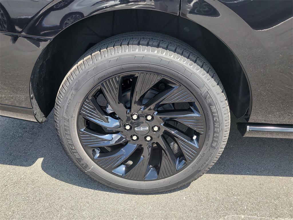 new 2025 Lincoln Navigator car, priced at $104,822