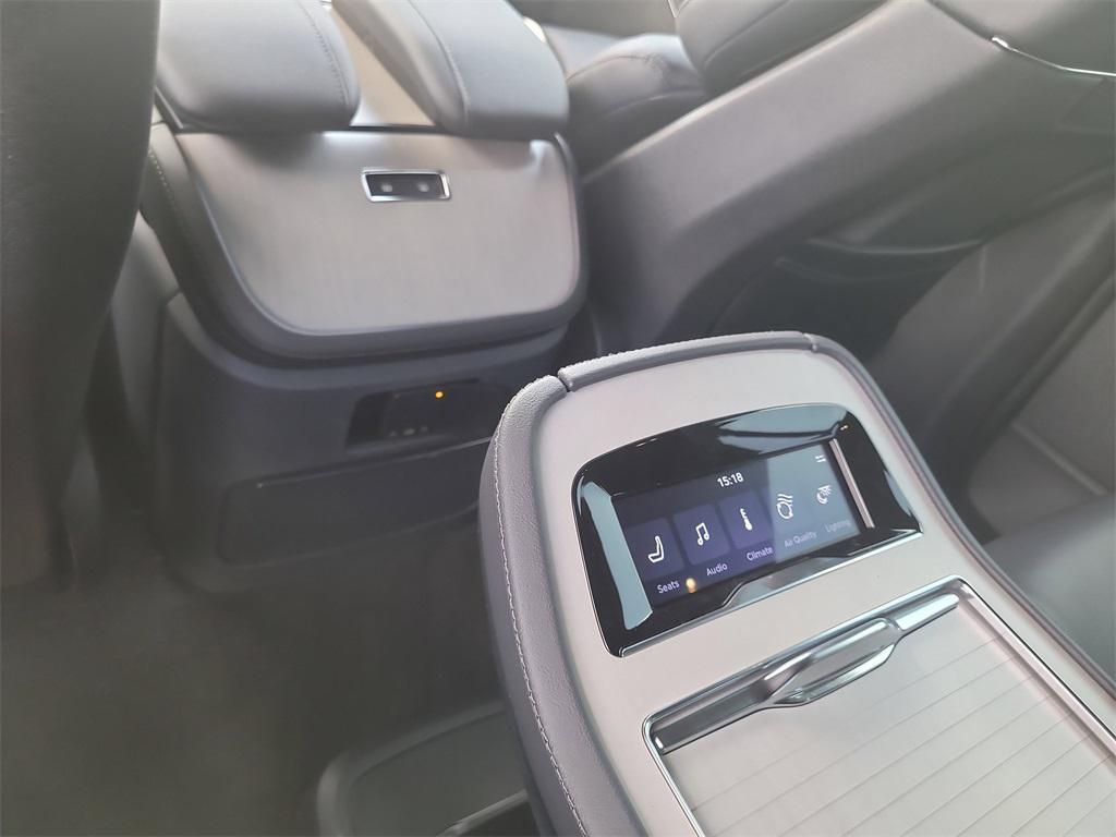new 2025 Lincoln Navigator car, priced at $104,822