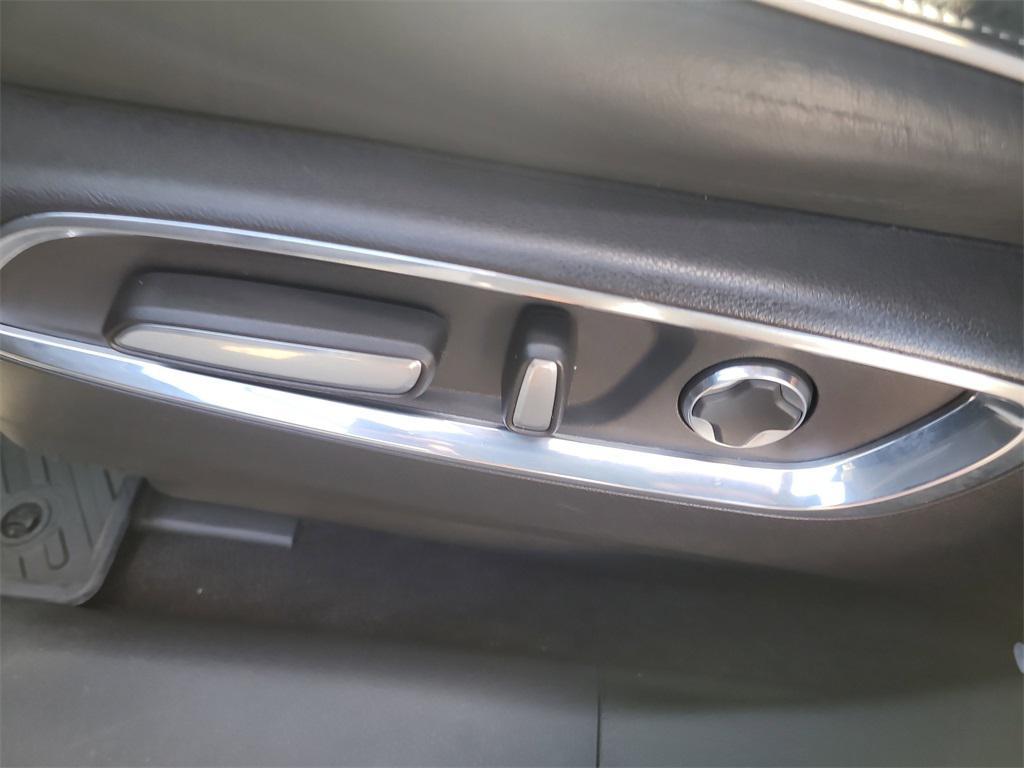 used 2020 Acura MDX car, priced at $31,303