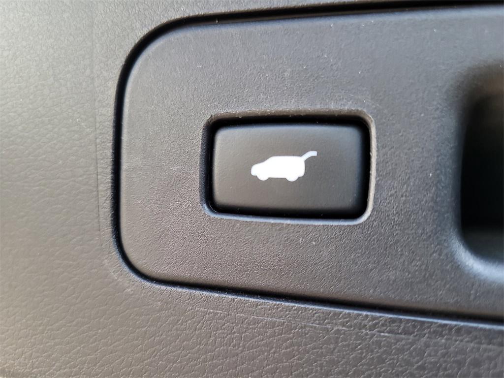 used 2020 Acura MDX car, priced at $31,303