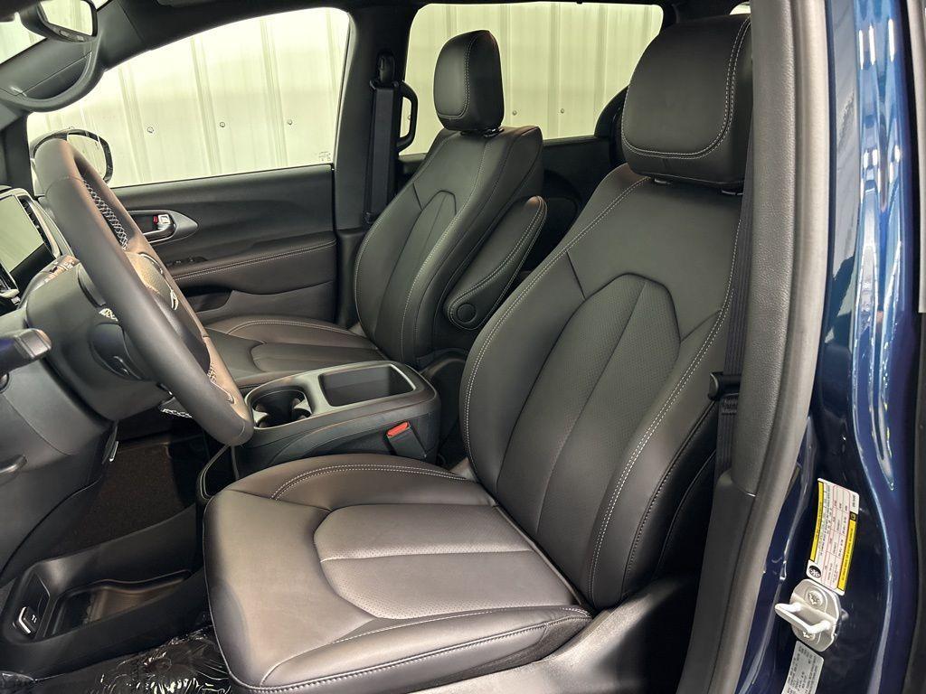 new 2025 Chrysler Pacifica car, priced at $43,114