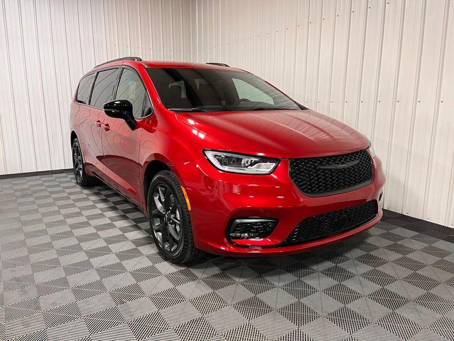 new 2024 Chrysler Pacifica car, priced at $51,935