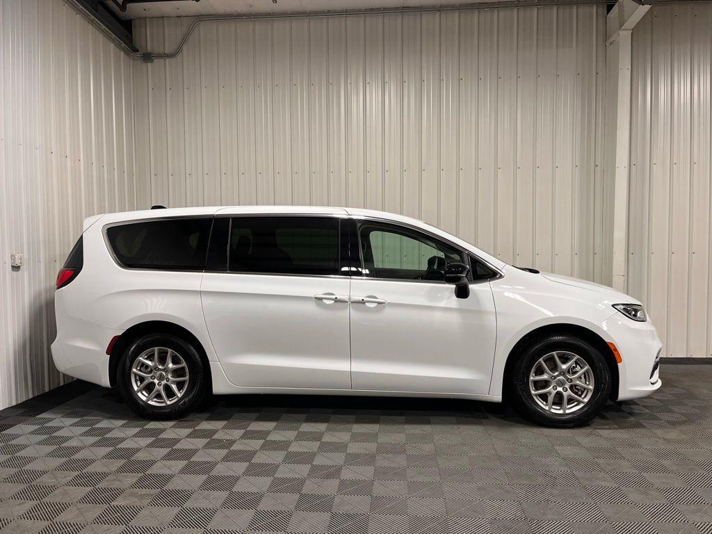 used 2024 Chrysler Pacifica car, priced at $35,000