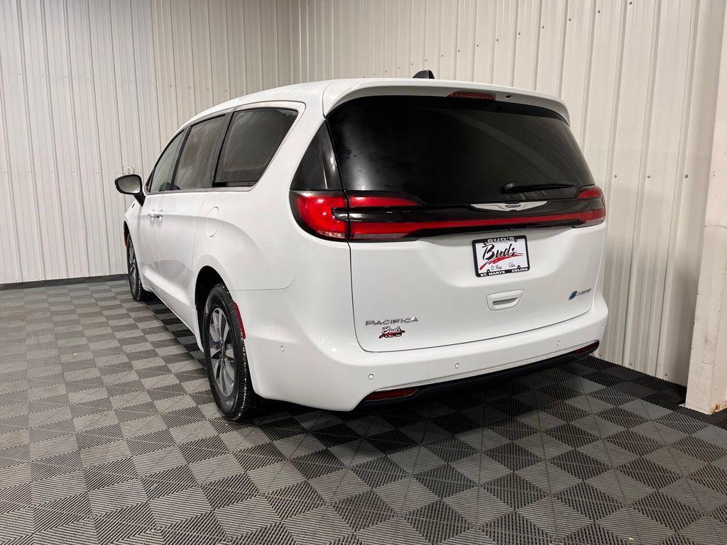 new 2025 Chrysler Pacifica Hybrid car, priced at $54,030