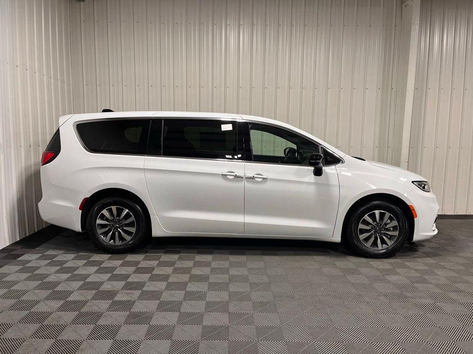 new 2025 Chrysler Pacifica Hybrid car, priced at $57,175