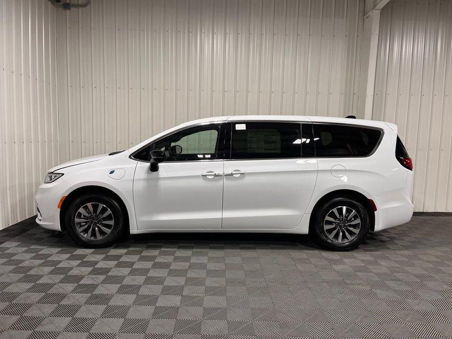 new 2025 Chrysler Pacifica Hybrid car, priced at $57,175