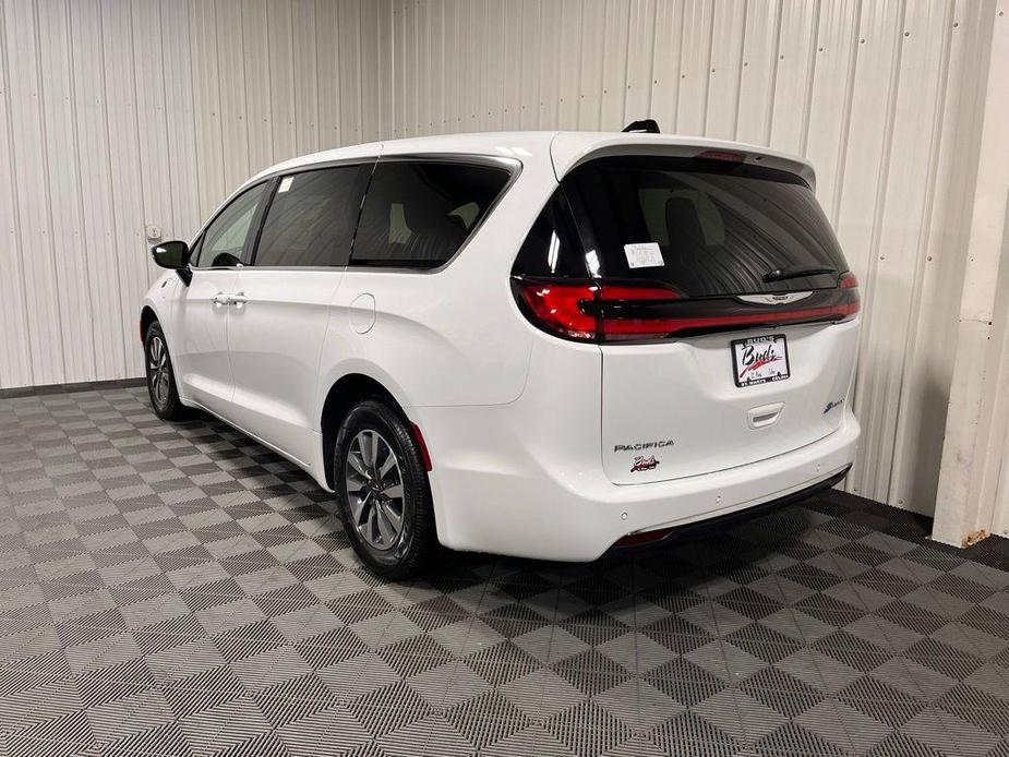 new 2025 Chrysler Pacifica Hybrid car, priced at $57,175