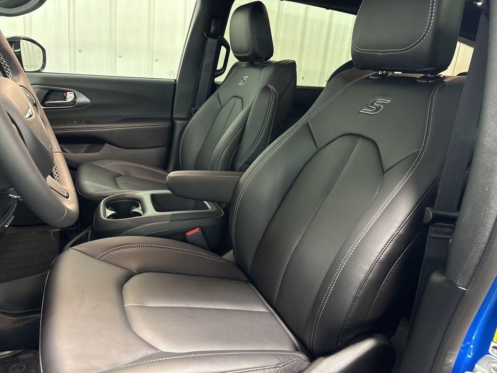 new 2026 Chrysler Pacifica car, priced at $48,323
