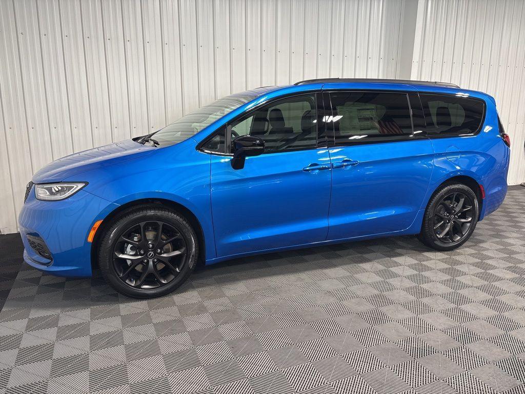 new 2026 Chrysler Pacifica car, priced at $48,323
