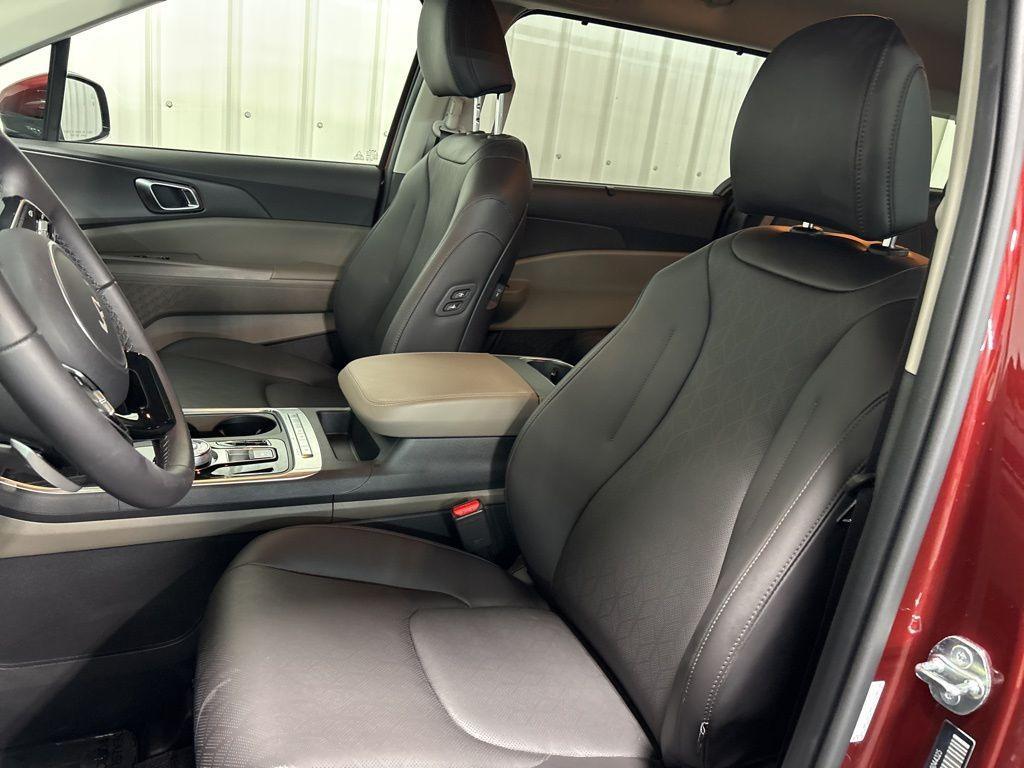 used 2025 Kia Carnival Hybrid car, priced at $41,800