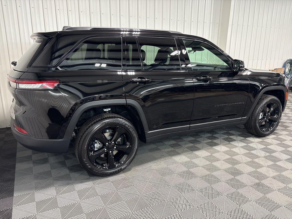 new 2025 Jeep Grand Cherokee car, priced at $47,163