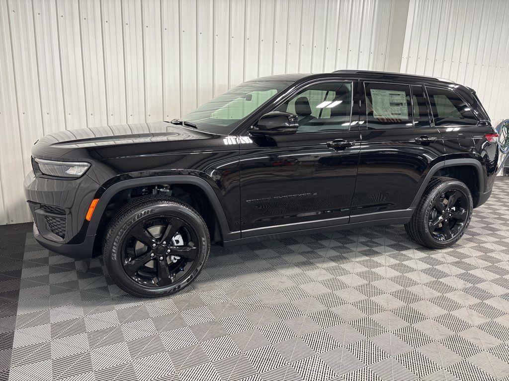 new 2025 Jeep Grand Cherokee car, priced at $47,163