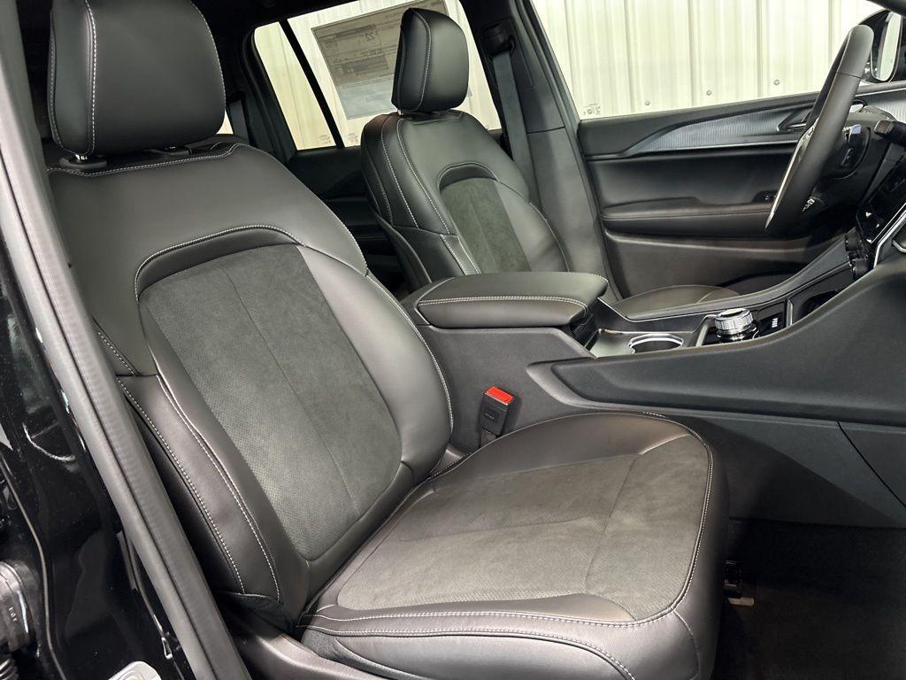 new 2025 Jeep Grand Cherokee car, priced at $47,163