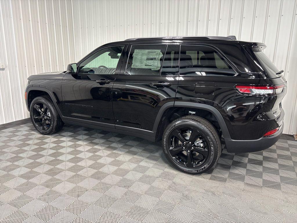 new 2025 Jeep Grand Cherokee car, priced at $47,163