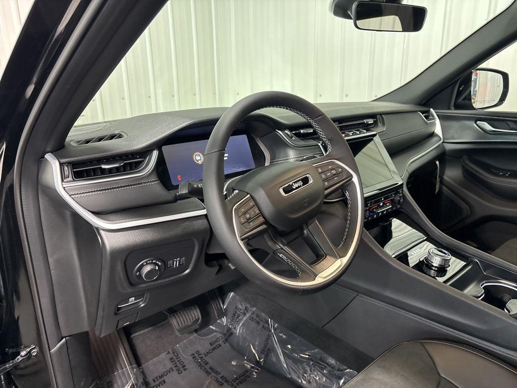 new 2025 Jeep Grand Cherokee car, priced at $47,163
