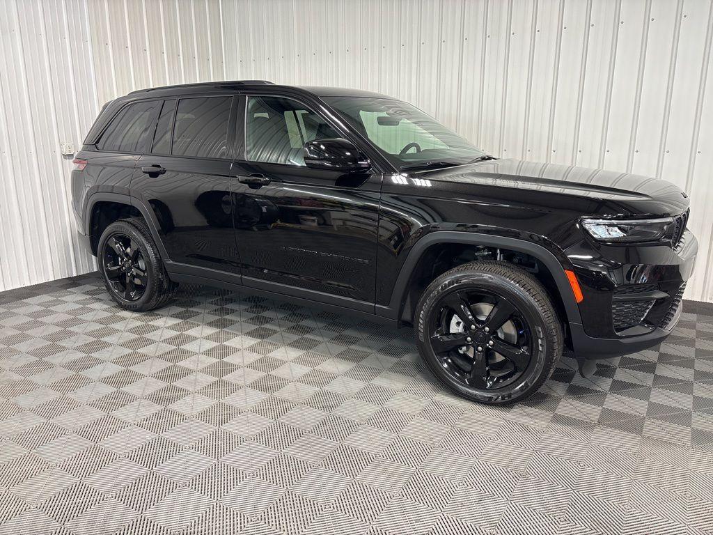 new 2025 Jeep Grand Cherokee car, priced at $47,163