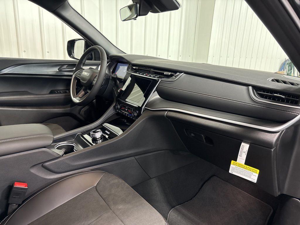 new 2025 Jeep Grand Cherokee car, priced at $47,163