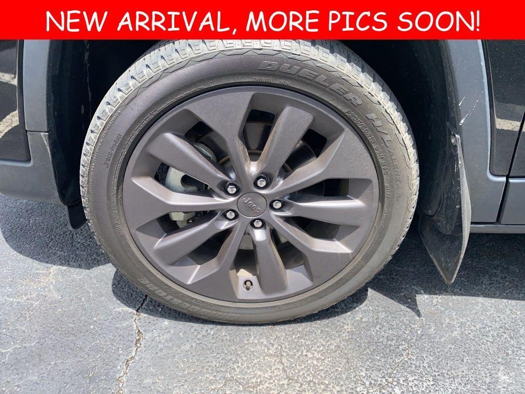 used 2021 Jeep Cherokee car