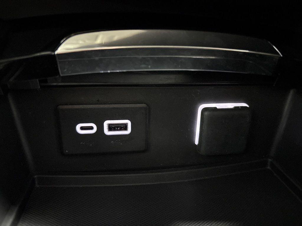 used 2022 Buick Envision car, priced at $25,000