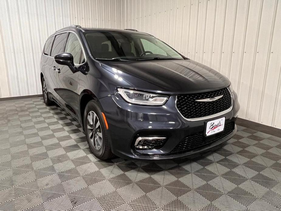 used 2021 Chrysler Pacifica car, priced at $32,999
