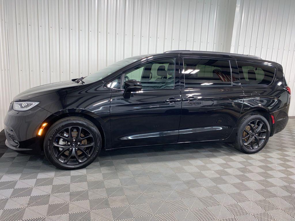 used 2021 Chrysler Pacifica car, priced at $35,000