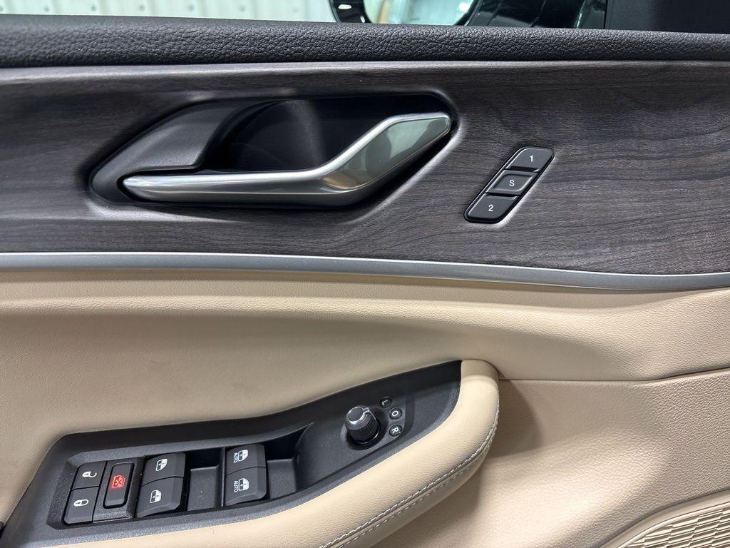 new 2025 Jeep Grand Cherokee car, priced at $46,306