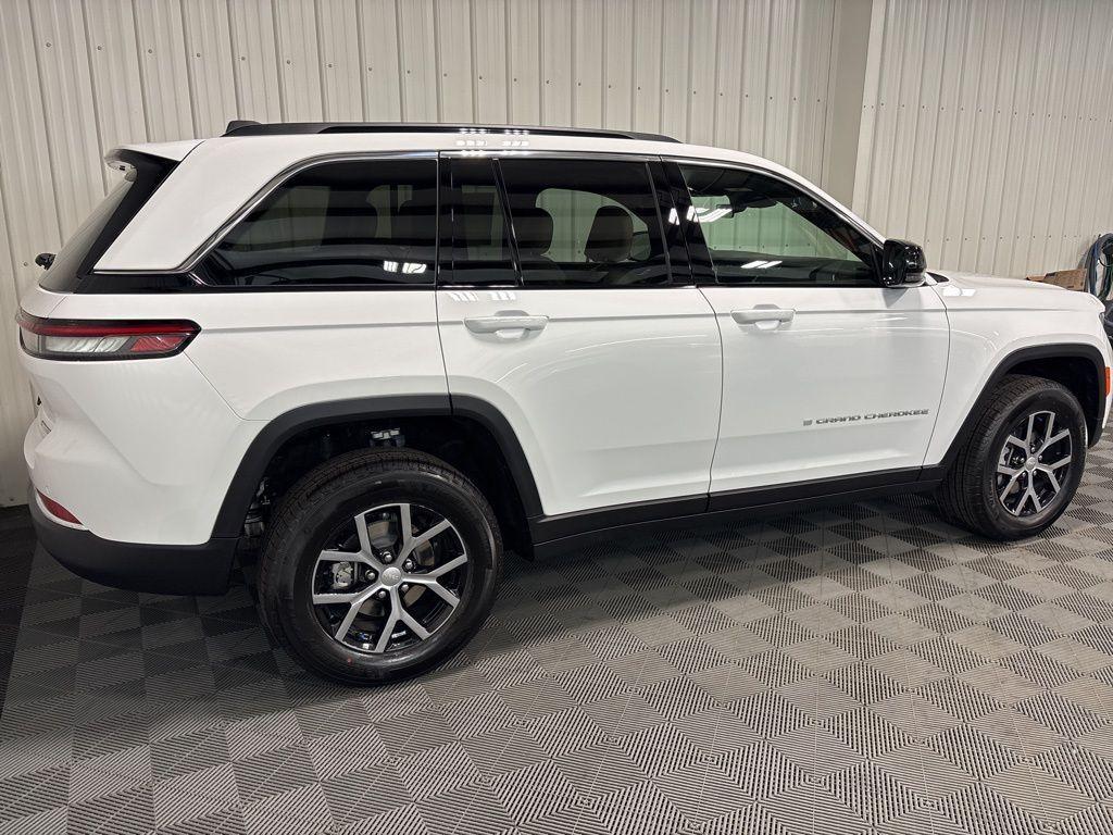 new 2025 Jeep Grand Cherokee car, priced at $46,306