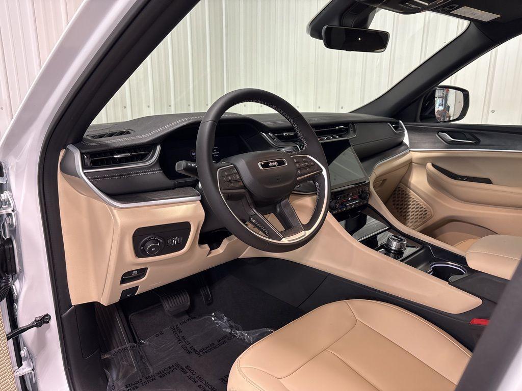 new 2025 Jeep Grand Cherokee car, priced at $46,306