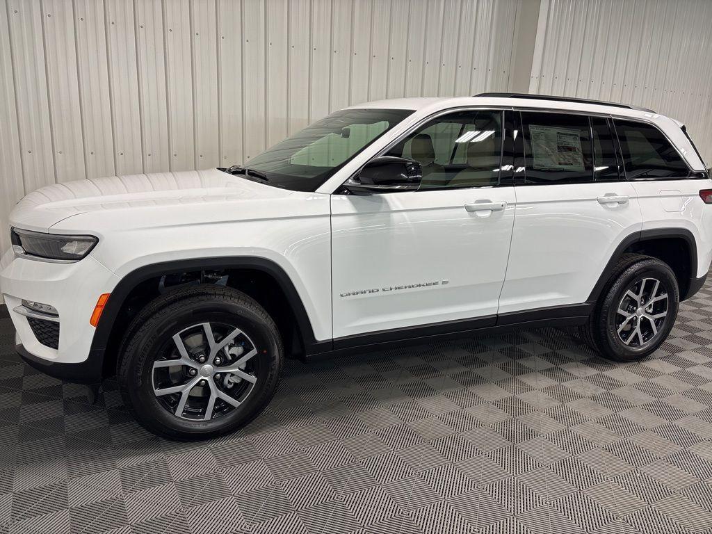 new 2025 Jeep Grand Cherokee car, priced at $46,306