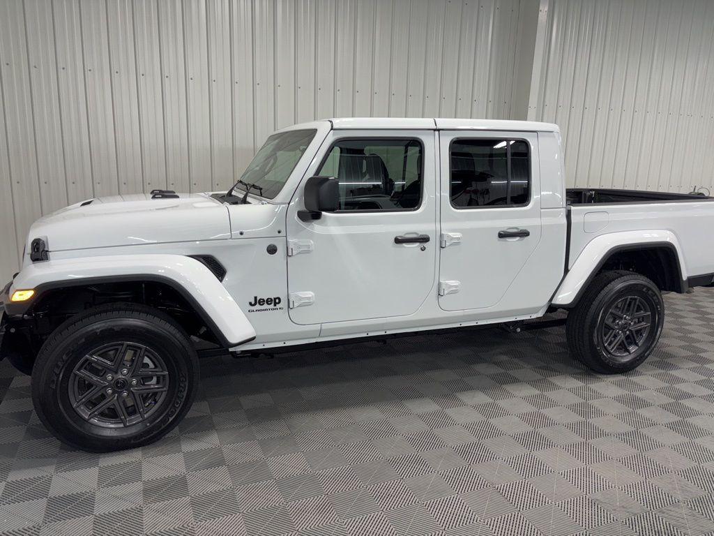 new 2025 Jeep Gladiator car, priced at $49,100
