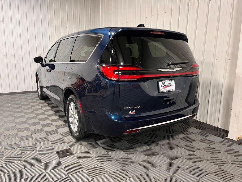 new 2025 Chrysler Pacifica car, priced at $44,640