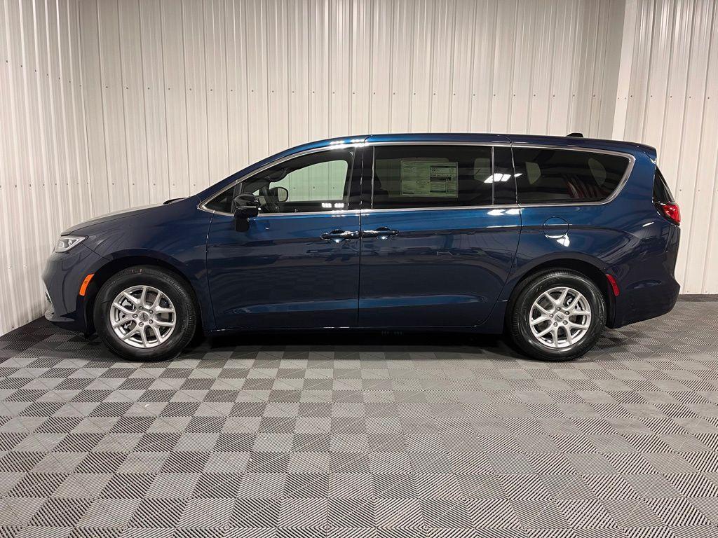 new 2025 Chrysler Pacifica car, priced at $44,640