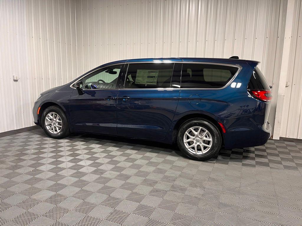 new 2025 Chrysler Pacifica car, priced at $44,640