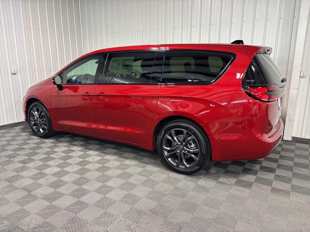 new 2026 Chrysler Pacifica car, priced at $46,880