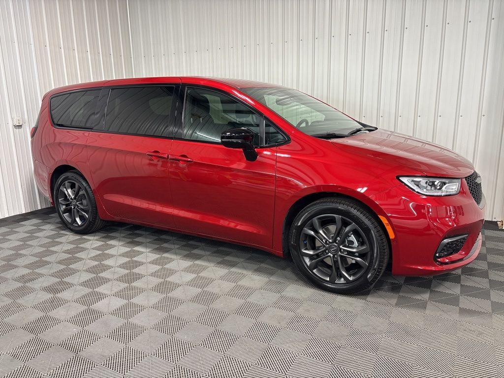 new 2026 Chrysler Pacifica car, priced at $46,880