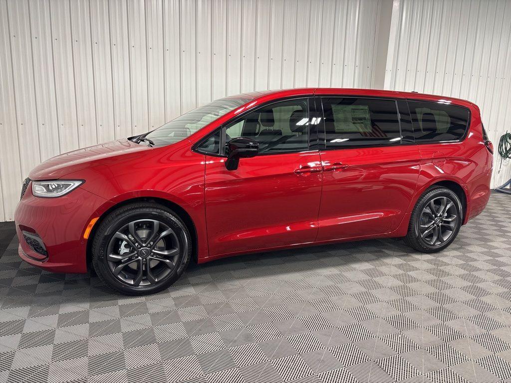 new 2026 Chrysler Pacifica car, priced at $46,880