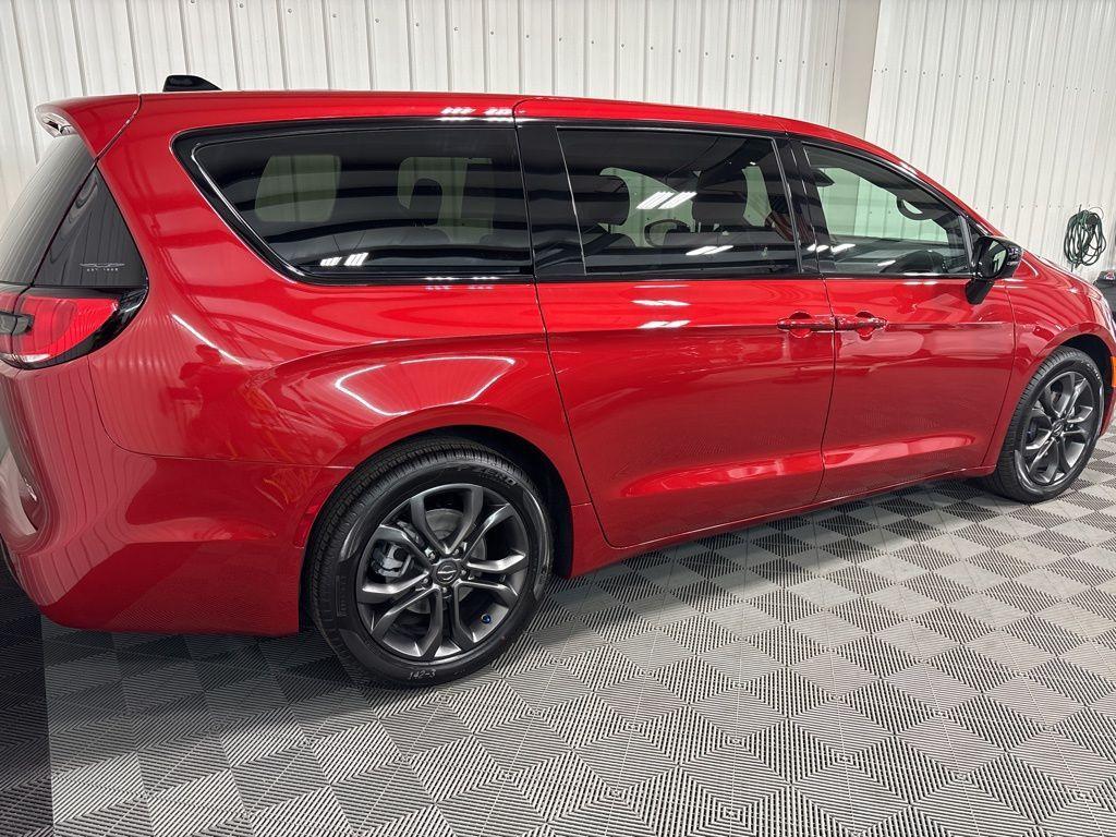 new 2026 Chrysler Pacifica car, priced at $46,880