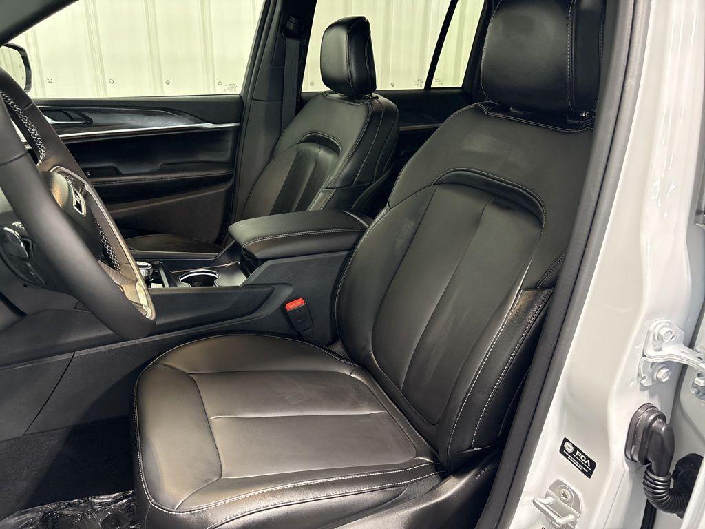 new 2025 Jeep Grand Cherokee car, priced at $48,759