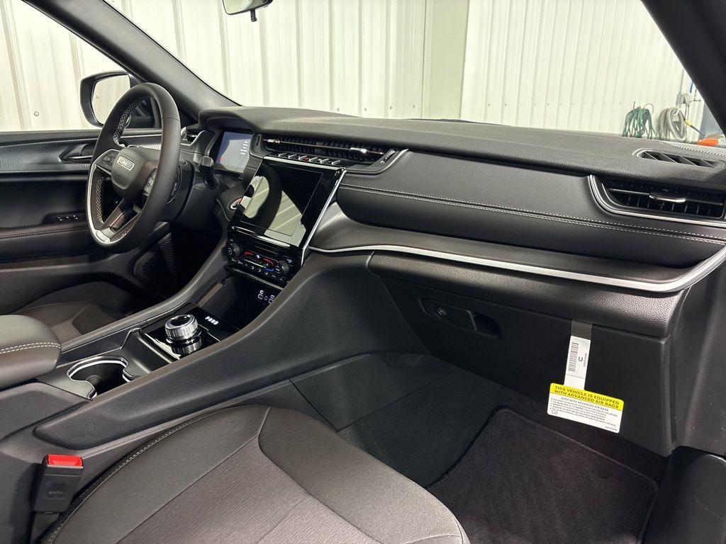 new 2025 Jeep Grand Cherokee car, priced at $41,765