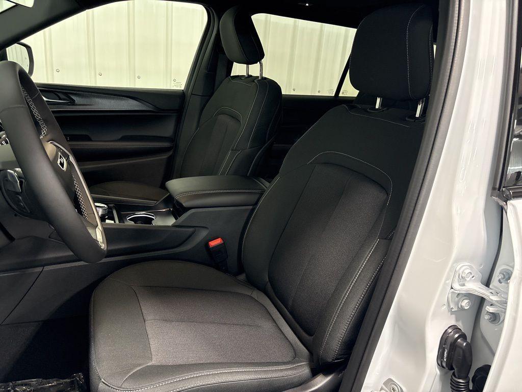 new 2025 Jeep Grand Cherokee L car, priced at $44,525
